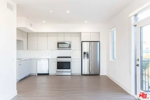 843 Wilcox Avenue #401
