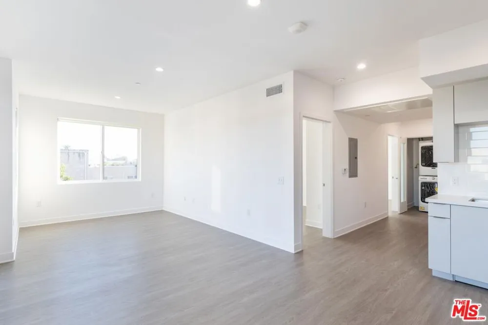 843 Wilcox Avenue #401 Los Angeles, CA 90038