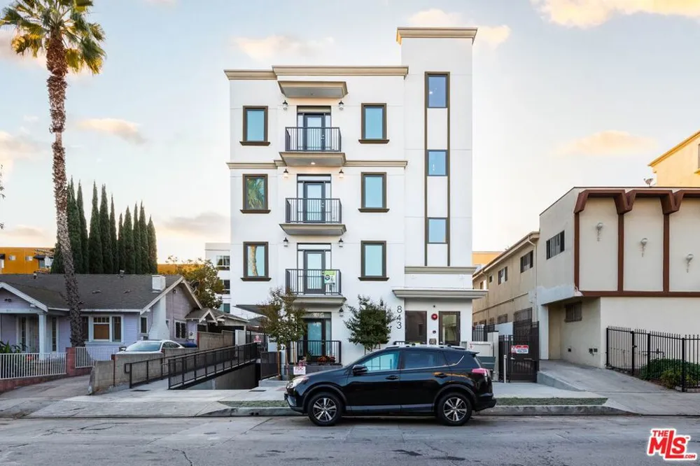843 Wilcox Avenue #401 Los Angeles, CA 90038