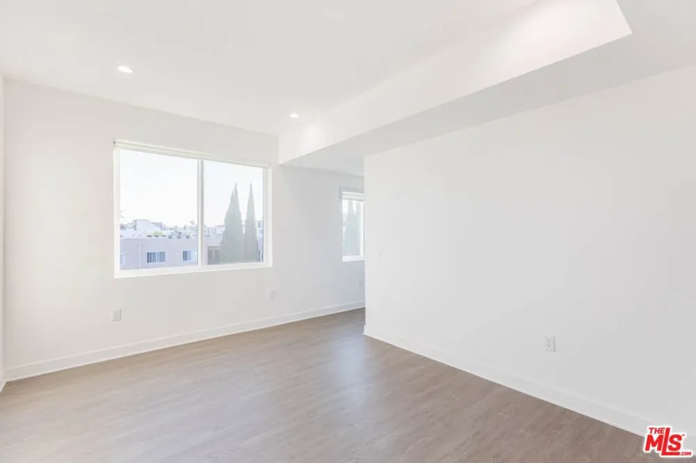 843 Wilcox Avenue #401 Los Angeles, CA 90038