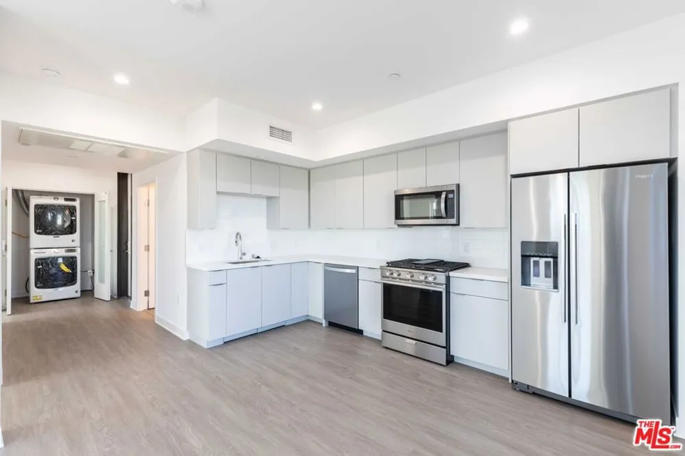 843 Wilcox Avenue #401 Los Angeles, CA 90038