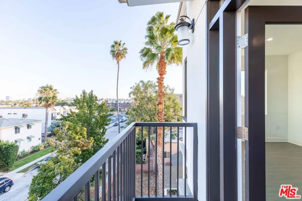 843 Wilcox Avenue #401 Los Angeles, CA 90038