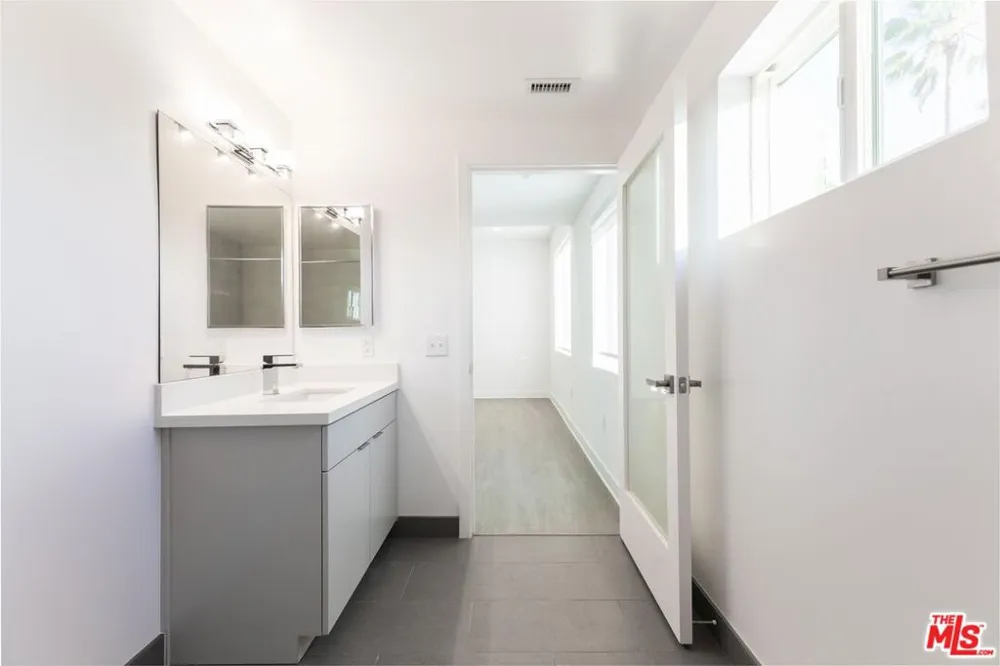 843 Wilcox Avenue #401 Los Angeles, CA 90038