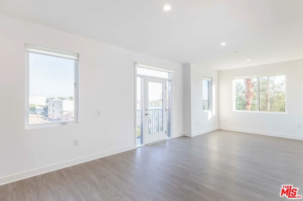 843 Wilcox Avenue #401 Los Angeles, CA 90038