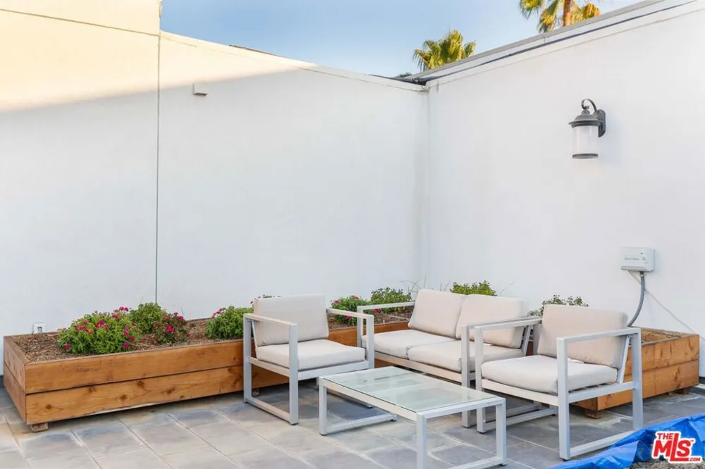 843 Wilcox Avenue #401 Los Angeles, CA 90038