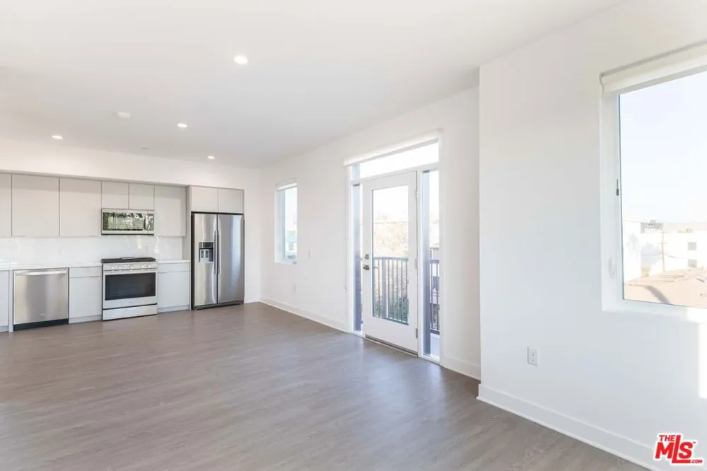 843 Wilcox Avenue #401 Los Angeles, CA 90038
