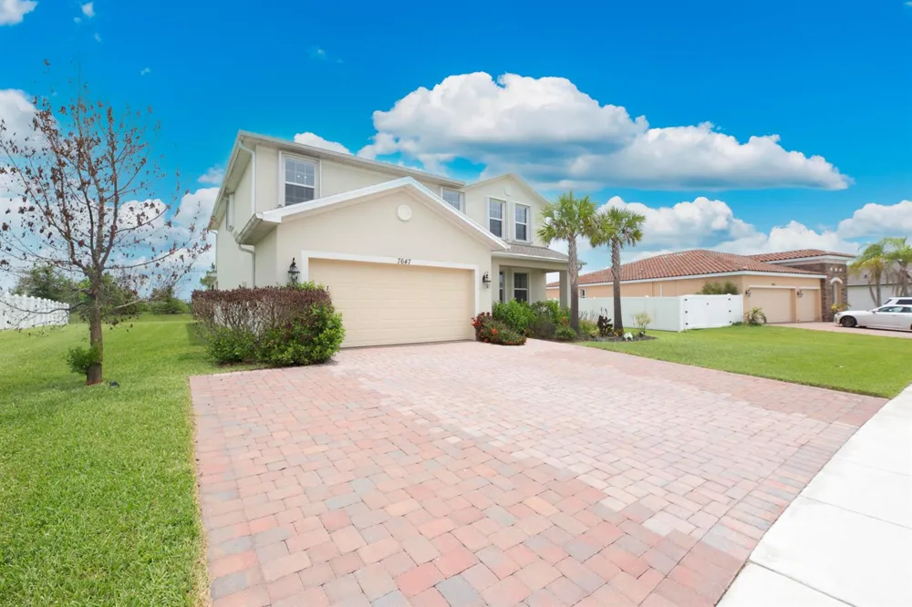 7647 NW Old Grove Lane Port St. Lucie, FL 34987