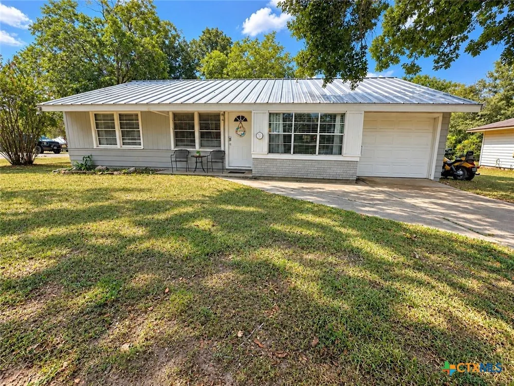 1119 East Edna, TX 77957