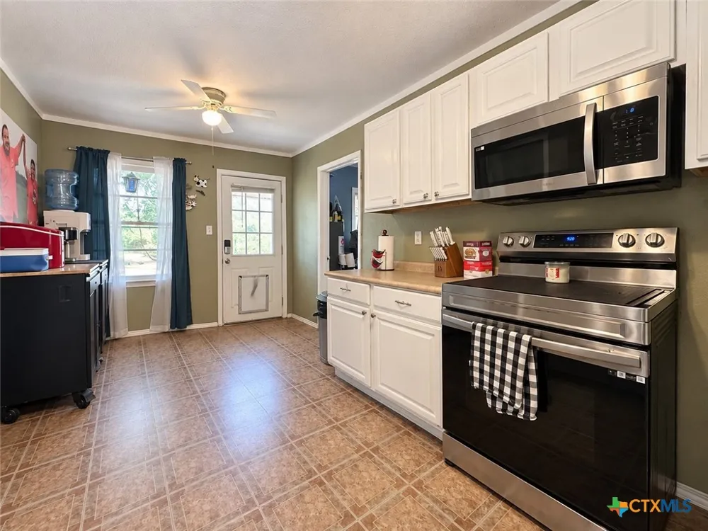 1119 East Edna, TX 77957
