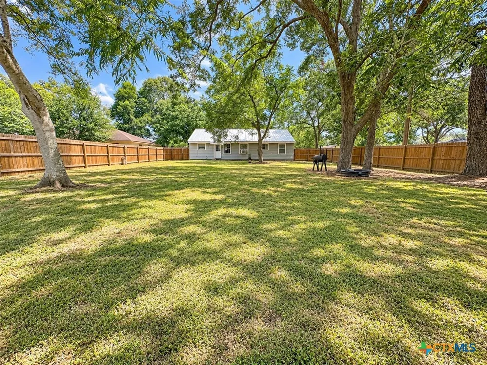 1119 East Edna, TX 77957