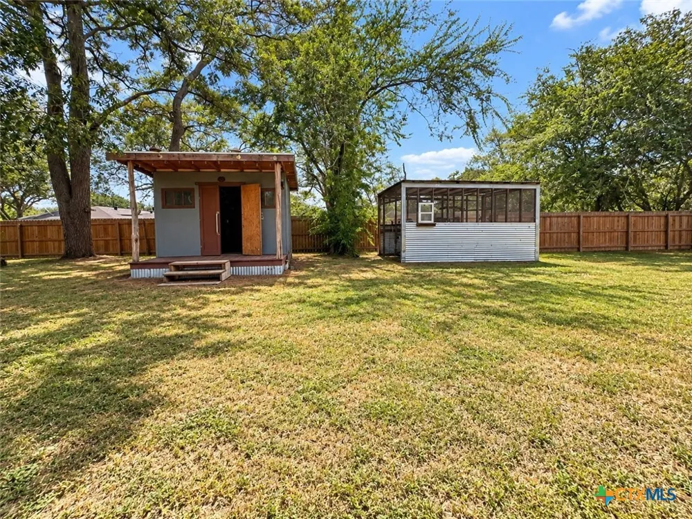 1119 East Edna, TX 77957