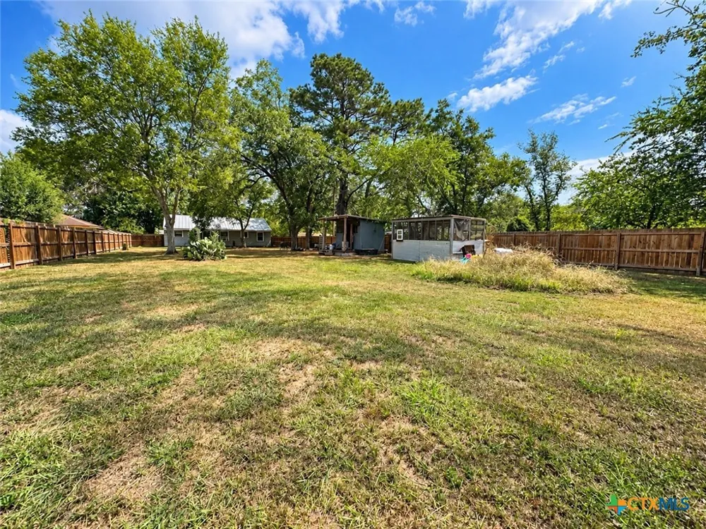 1119 East Edna, TX 77957