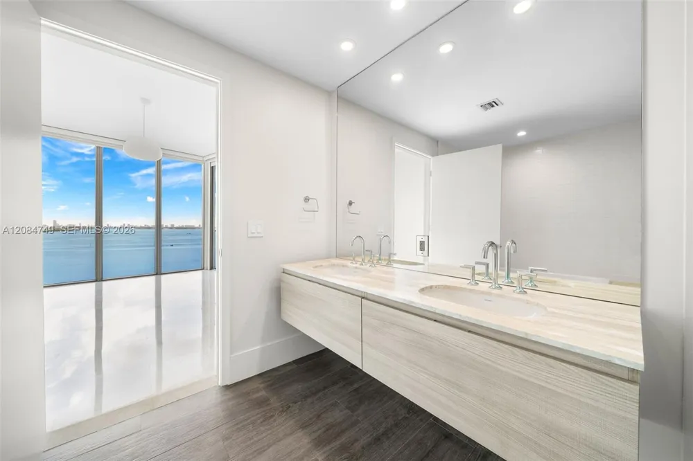 2900 NE 7th Ave #1603 Miami, FL 33137