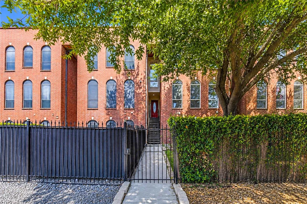1322 Emancipation Avenue Houston, TX 77003