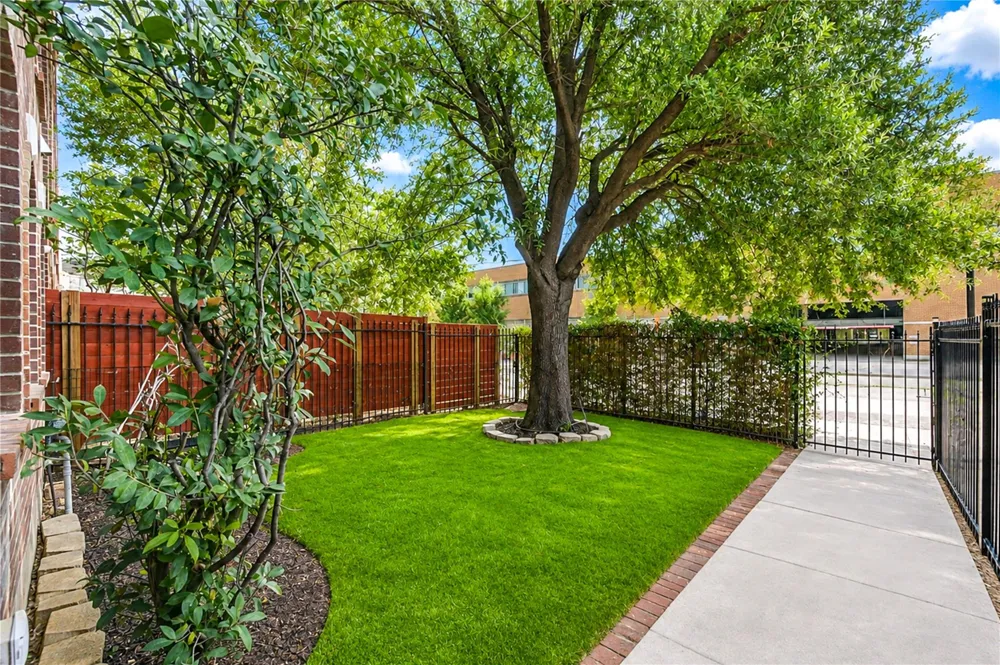 1322 Emancipation Avenue Houston, TX 77003