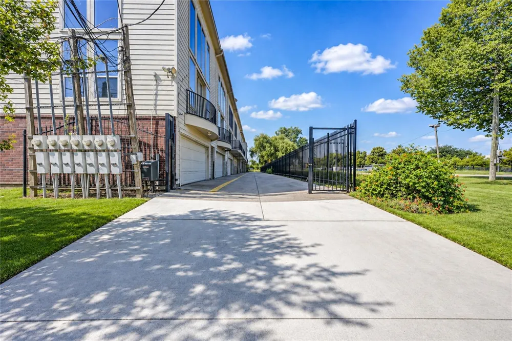 1322 Emancipation Avenue Houston, TX 77003