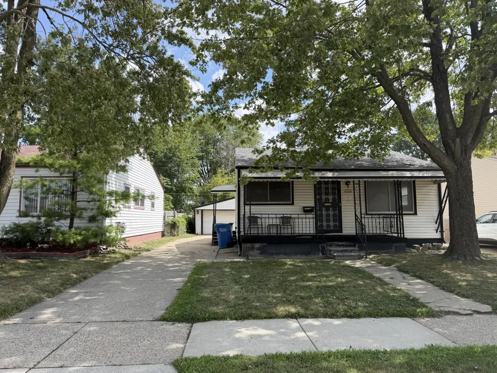 22458 Hillock Avenue Warren, MI 48089