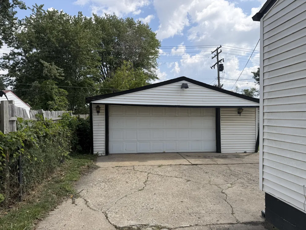 22458 Hillock Avenue Warren, MI 48089