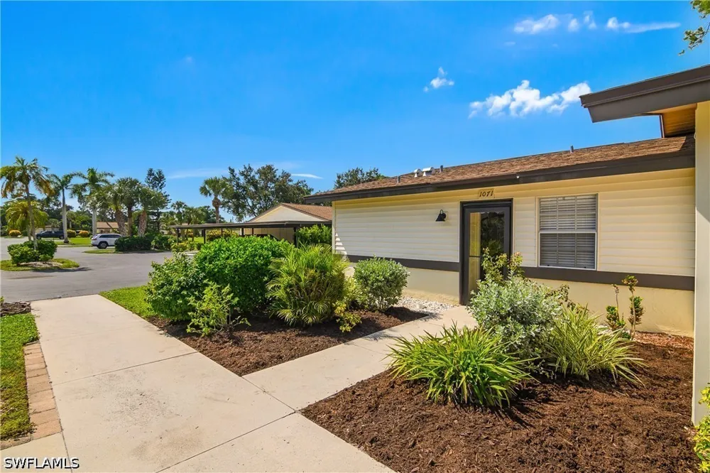 Pine Isle Lane #1071 Naples, FL 34112