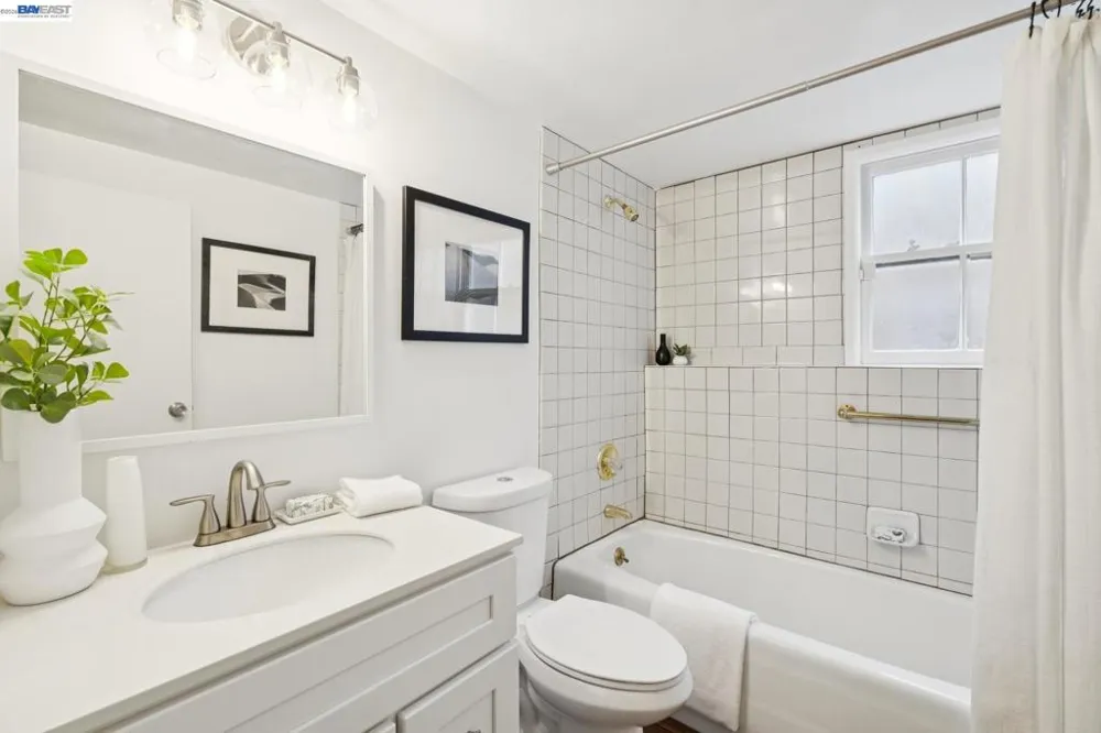 637 Boulevard Way Oakland, CA 94610