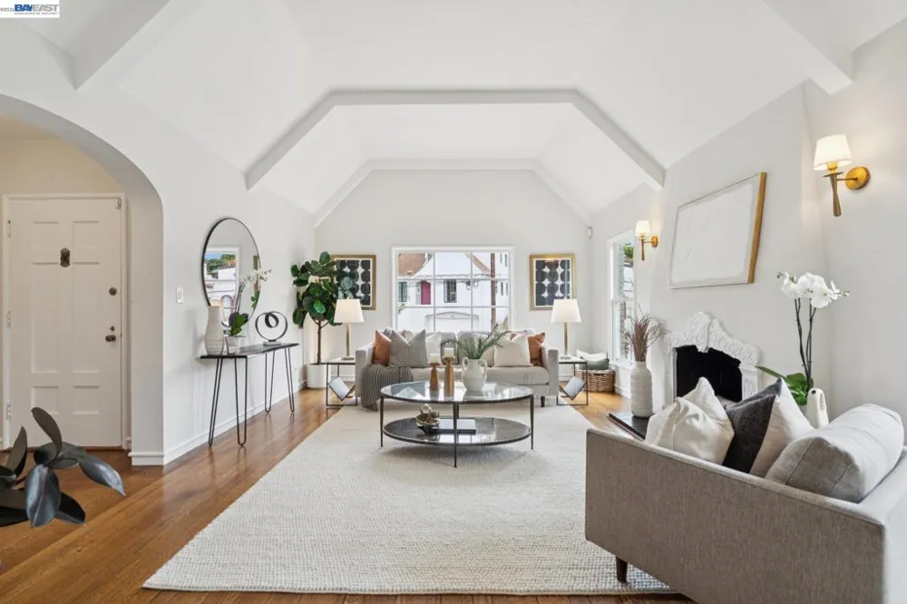 637 Boulevard Way Oakland, CA 94610