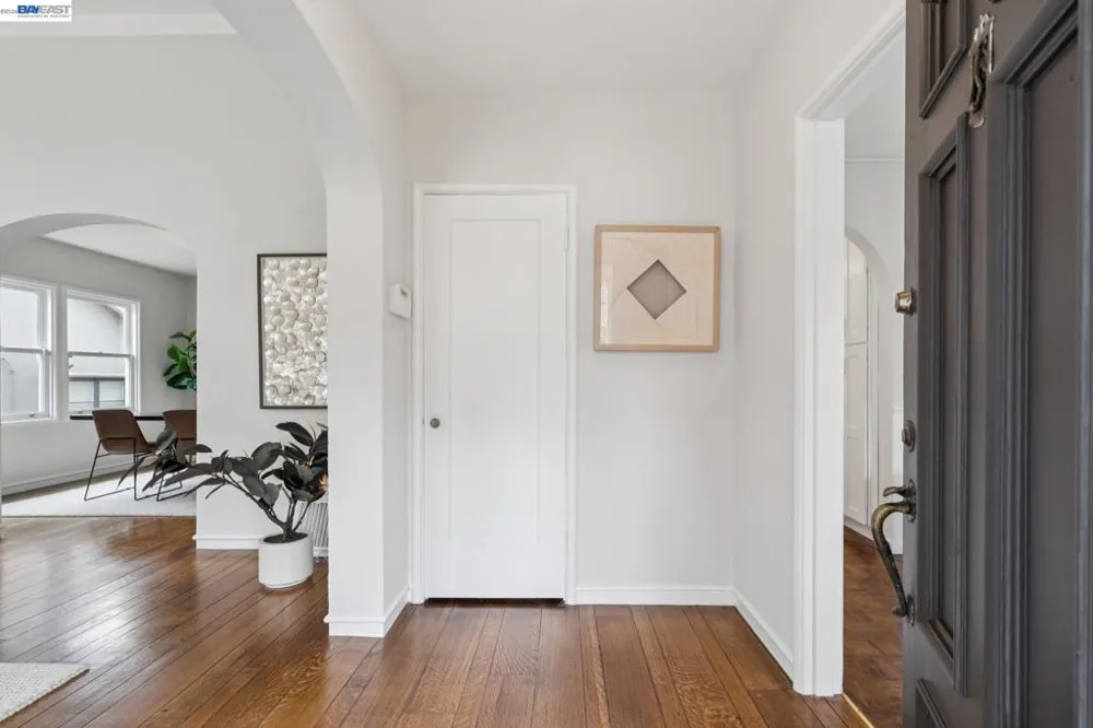 637 Boulevard Way Oakland, CA 94610