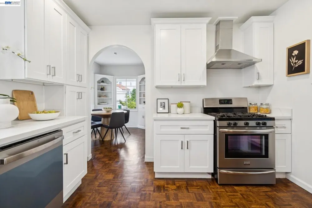637 Boulevard Way Oakland, CA 94610