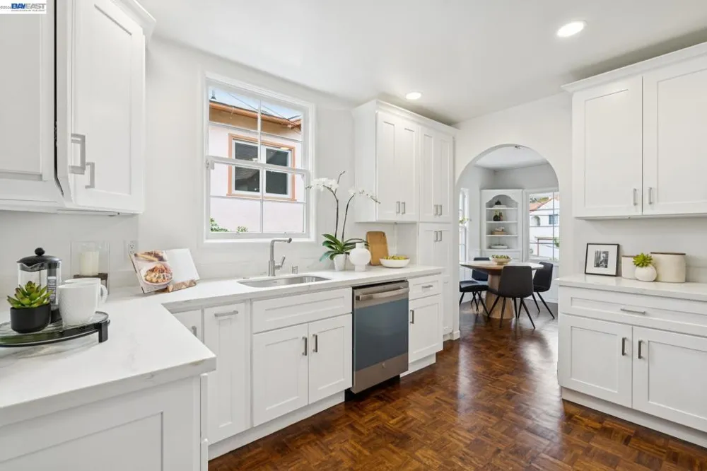 637 Boulevard Way Oakland, CA 94610