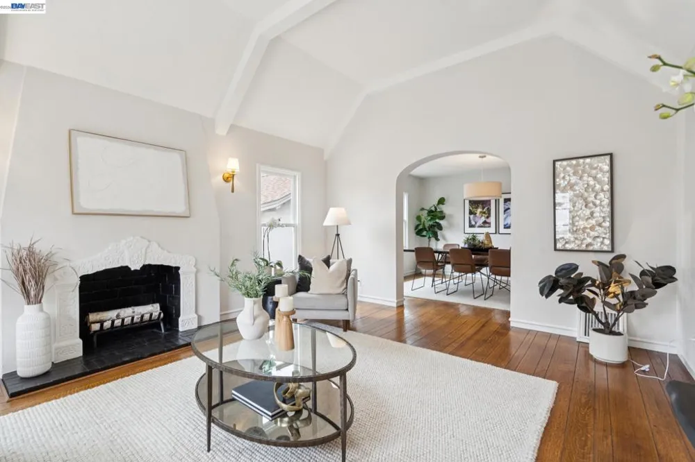 637 Boulevard Way Oakland, CA 94610