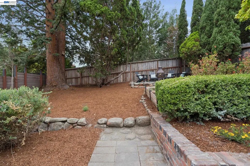637 Boulevard Way Oakland, CA 94610