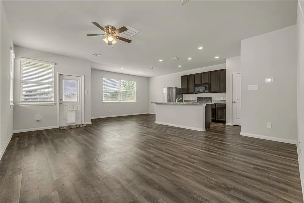 987 Harper Lane Bryan, TX 77803