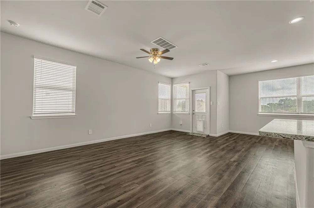 987 Harper Lane Bryan, TX 77803