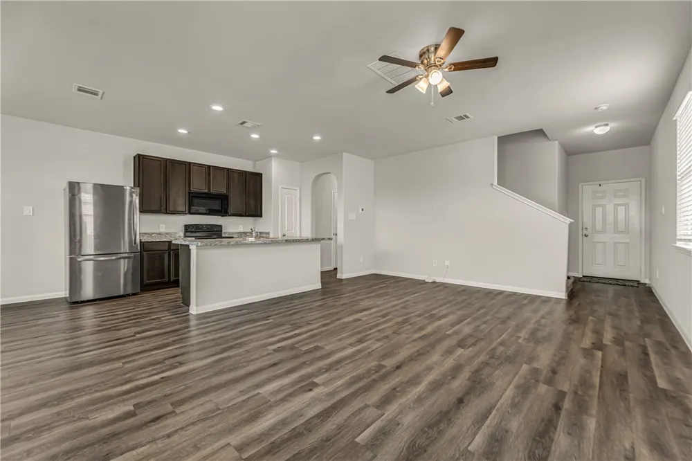 987 Harper Lane Bryan, TX 77803
