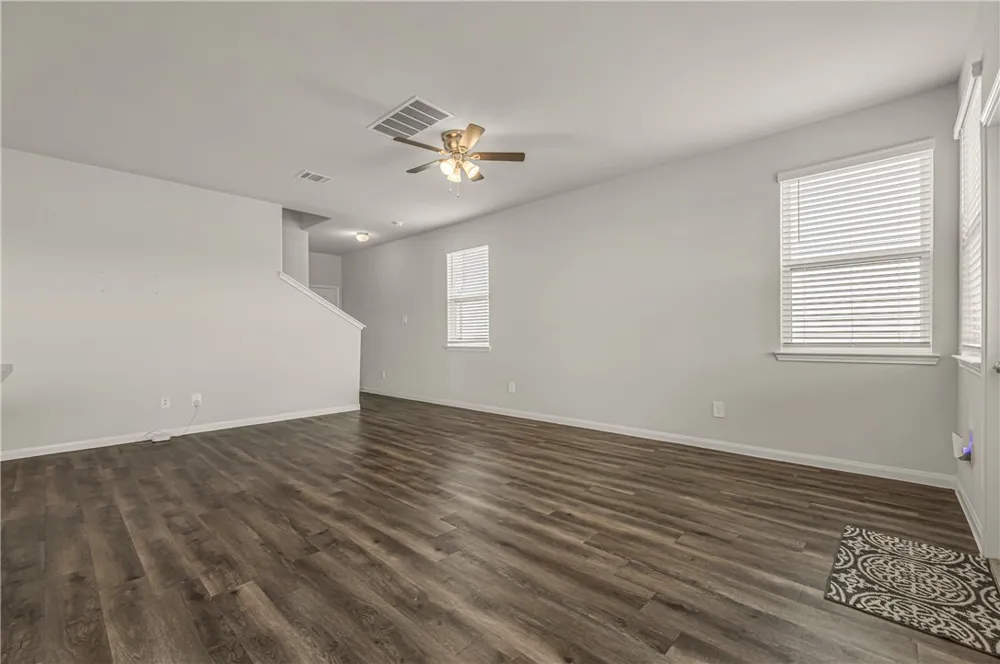 987 Harper Lane Bryan, TX 77803