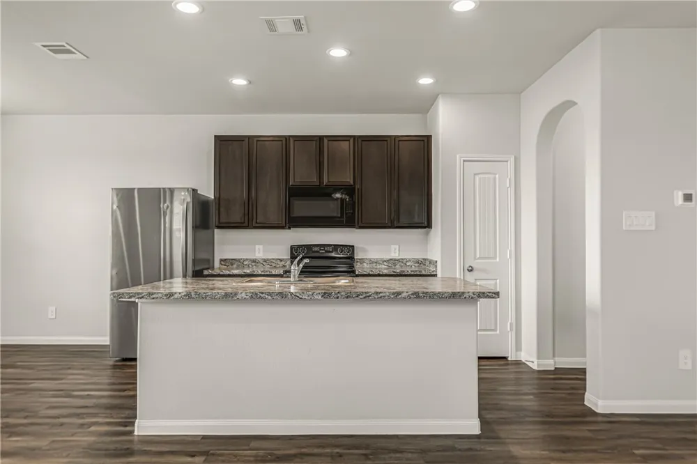 987 Harper Lane Bryan, TX 77803