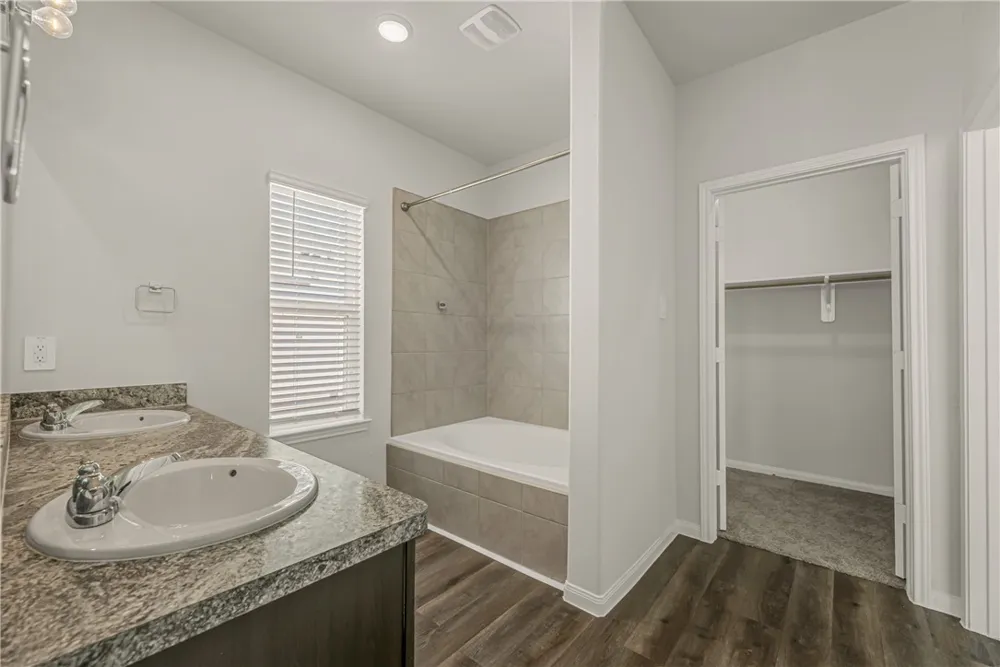 987 Harper Lane Bryan, TX 77803