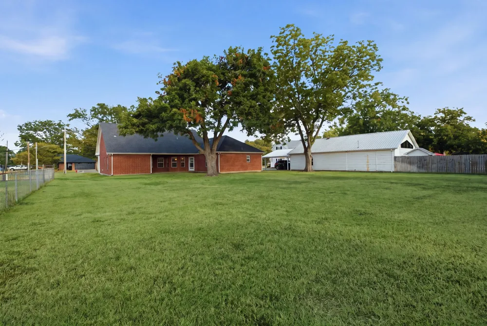 400 S College Street Pilot Point, TX 76258