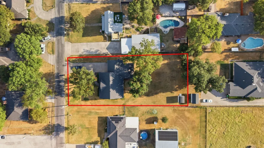 400 S College Street Pilot Point, TX 76258