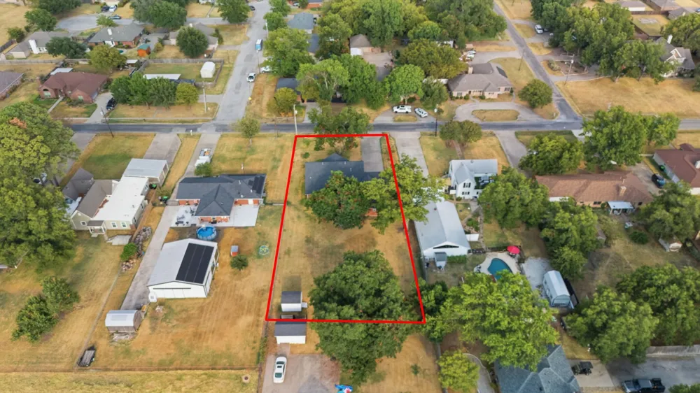 400 S College Street Pilot Point, TX 76258