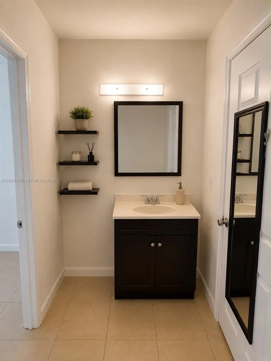 9440 Live Oak Pl #106 Davie, FL 33324