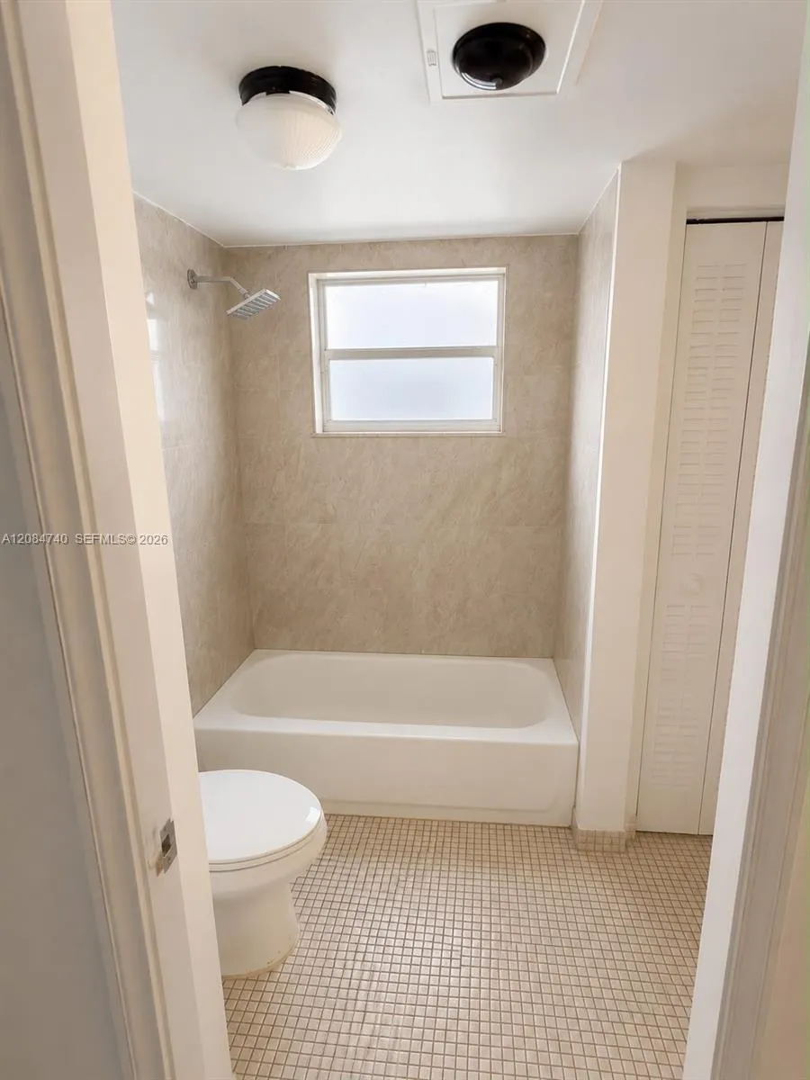9440 Live Oak Pl #106 Davie, FL 33324