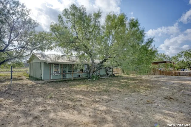 6820 COUGHRAN RD Pleasanton, TX 78064