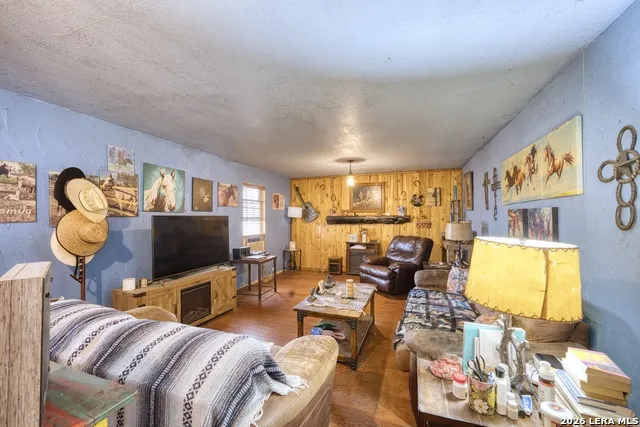 6820 COUGHRAN RD Pleasanton, TX 78064