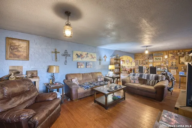 6820 COUGHRAN RD Pleasanton, TX 78064