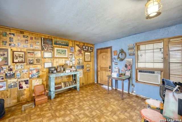 6820 COUGHRAN RD Pleasanton, TX 78064