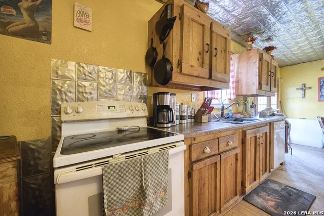 6820 COUGHRAN RD Pleasanton, TX 78064