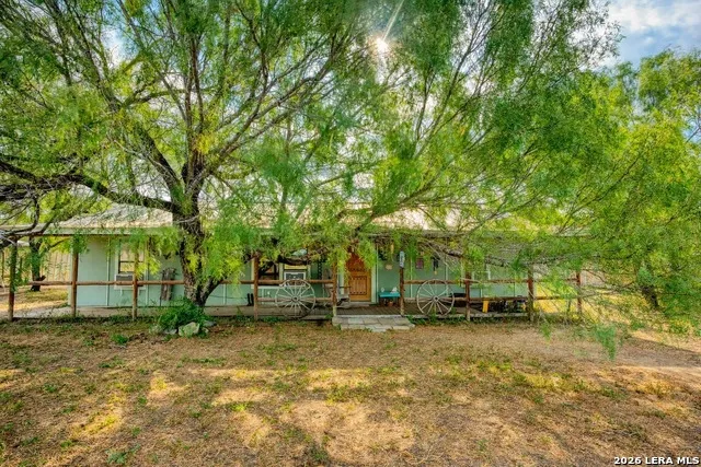 6820 COUGHRAN RD Pleasanton, TX 78064