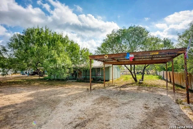 6820 COUGHRAN RD Pleasanton, TX 78064