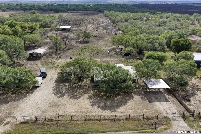 6820 COUGHRAN RD Pleasanton, TX 78064