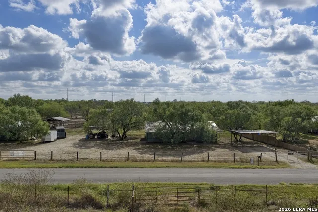 6820 COUGHRAN RD Pleasanton, TX 78064